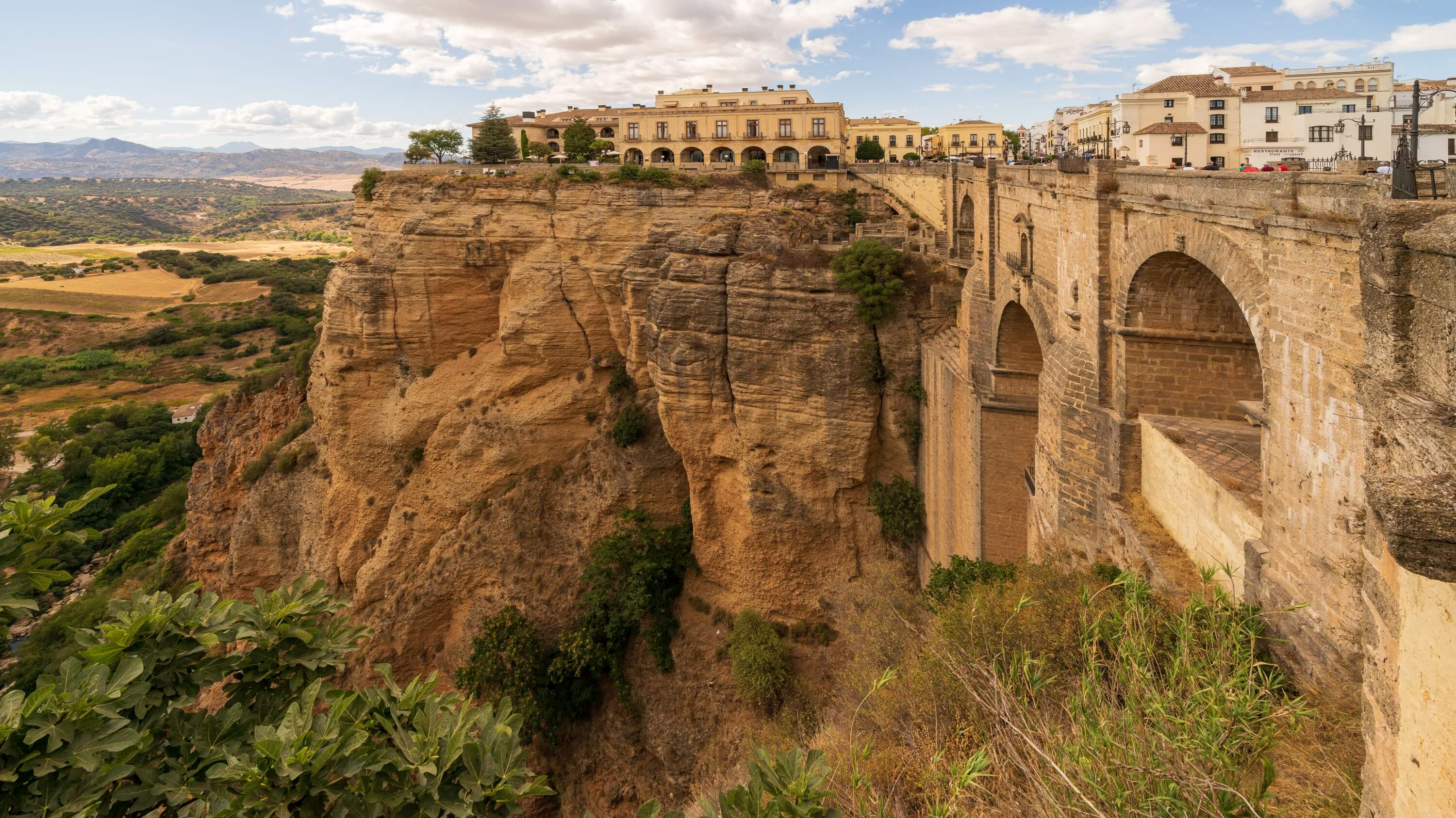 Ronda &ndash; Blick auf die Brücke "Puente Nuevo" und Altstadt  &ndash; Andalusien, Spanien &ndash; Foto: &copy; Roland Rodenberg